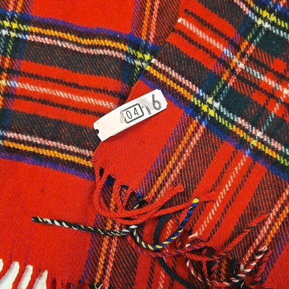 Amicale 100% Cashmere Scarf 12" x 52" Red Tartan Plaid Fringed Made in USA - Picture 3 of 3